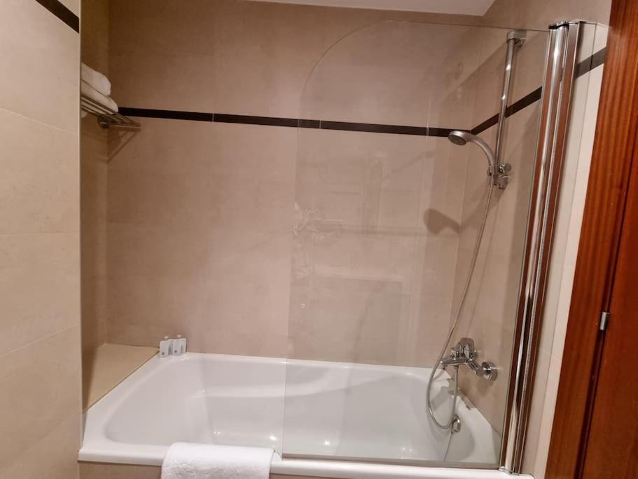 604B - Apartamento Con Garaje Oviedo Esterno foto